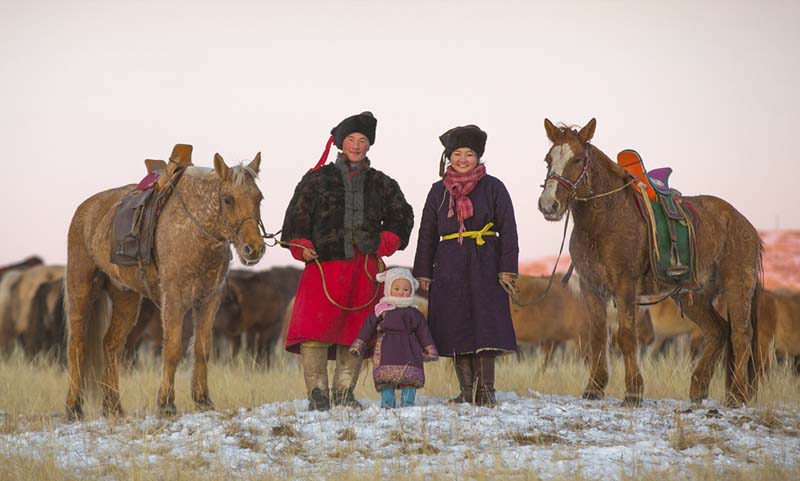horse riding in mongolia